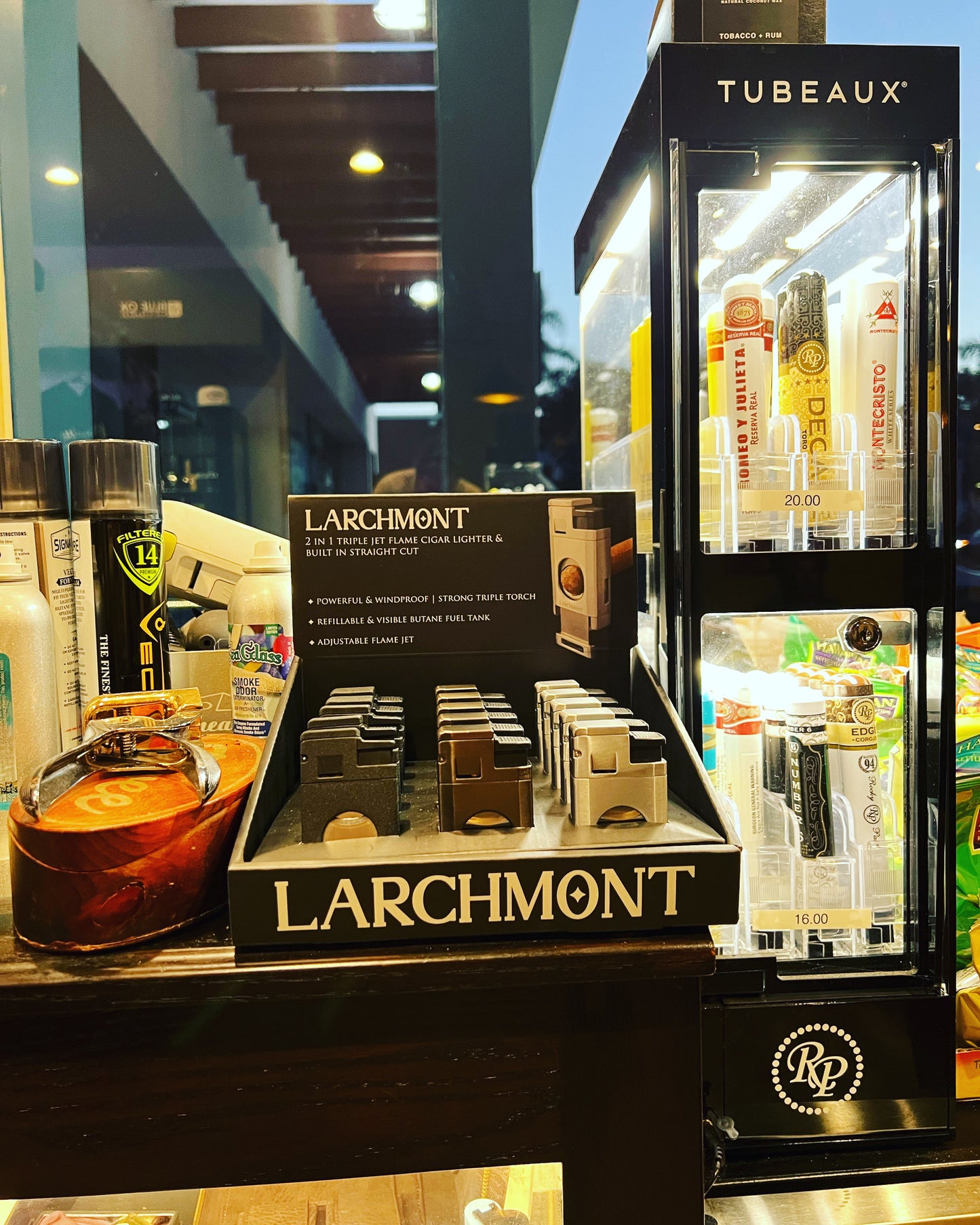 Display Counter Larchmont Aspen 2-in-1 Aspen Triple Torch butane Lighter and Cigar Cutter Built-In 15 PCS (5 Black, 5 Gun Metal, 5 Sliver)